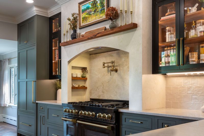 This Old-School Kitchen Trend Is Making A Major Comeback, With One Caveat - Decor Hint Tips For Successfully Integrating A Range Alcove