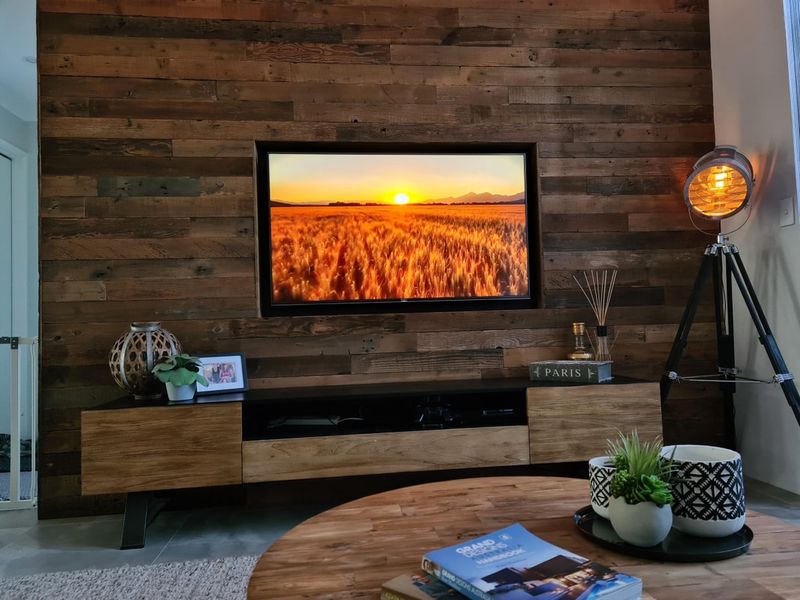 Weekend Home Projects Popular With DIYers In Oregon - Decor Hint Reclaimed Wood Accent Wall