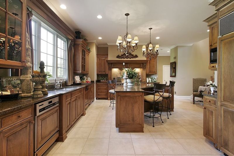 11 Kitchen Styles Falling Out Of Favor In Florida (And 11 That Are Here To Stay) - Decor Hint Tuscan-inspired dark wood