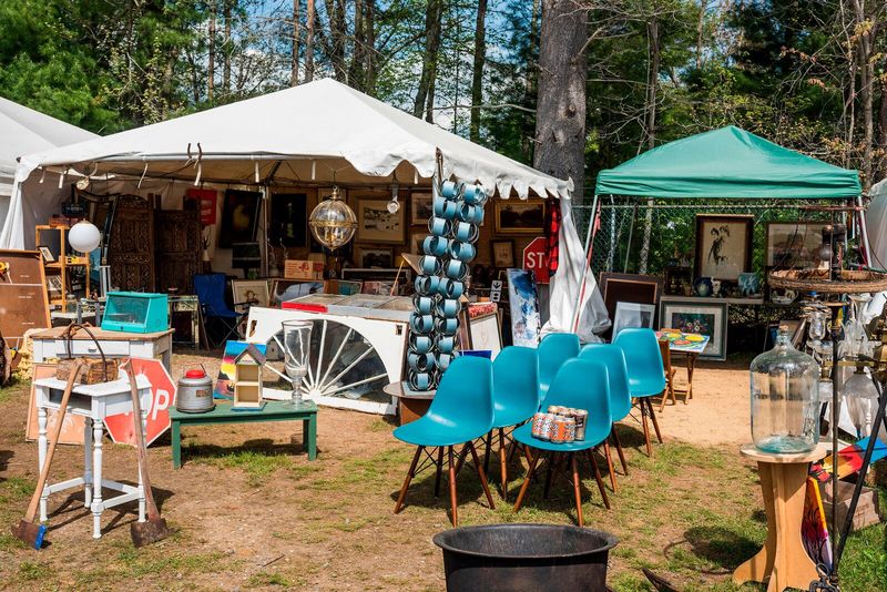 The Window To Get These High-Value Vintage Pieces Is Closing Here's Where To Find Them In Time - Decor Hint Attend major vintage fairs