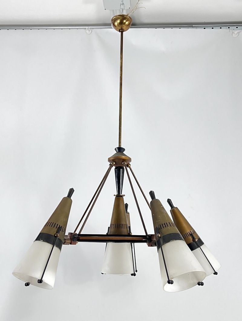 Collectors Take Note 8 Home Antiques Worth Holding Onto, And 8 To Let Go - Decor Hint Vintage Light Fixtures