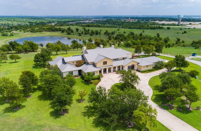 16 Secluded Texas Mansions Stretch Out In The Lone Star State - Decor Hint Fort Worth Ranch
