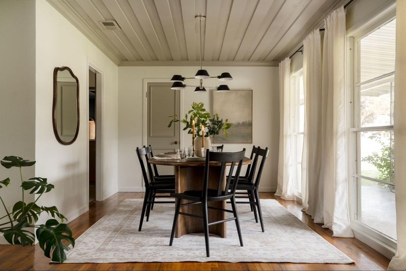 18 Gorgeous Window Treatment Ideas From Joanna Gaines You'll Want To Steal - Decor Hint Neutral Color Palettes For Curtains