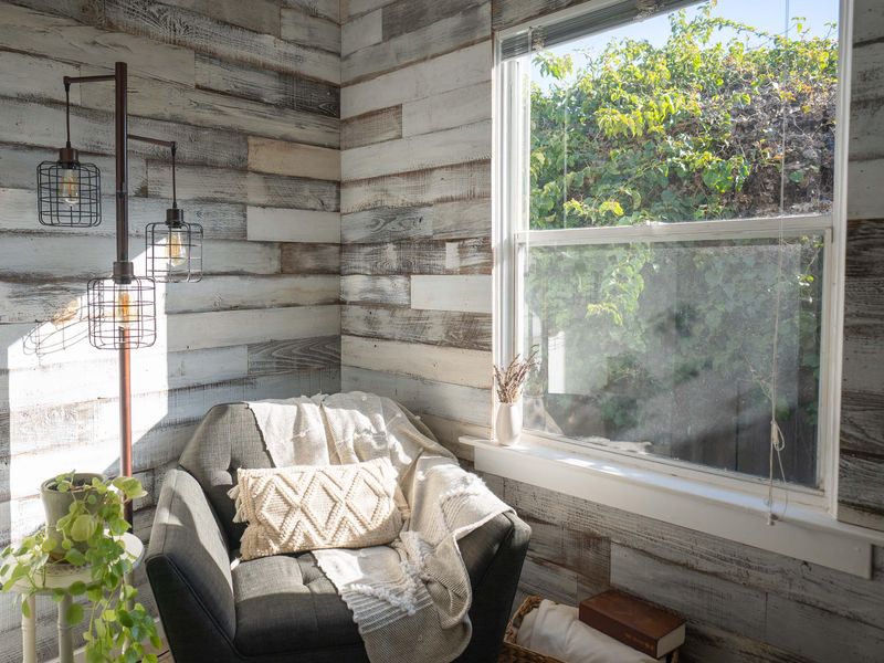 24 Screened-In Porch Ideas That Will Make Your Home The Ultimate Retreat - Decor Hint Reclaimed Wood Accent Walls