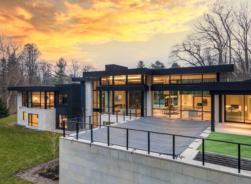 Mid-Century Modern Flat Roof