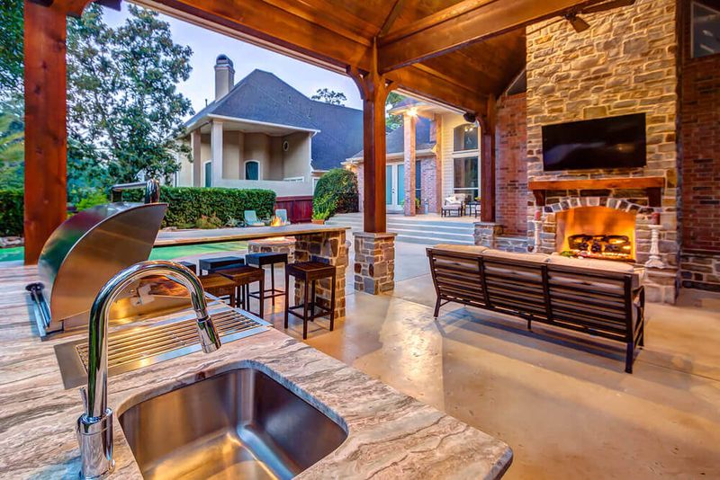 7 Decor Touches In Katy Homes Gaining New Fans And 5 That Always Stayed Stylish - Decor Hint Outdoor Living Spaces With Modern Flair