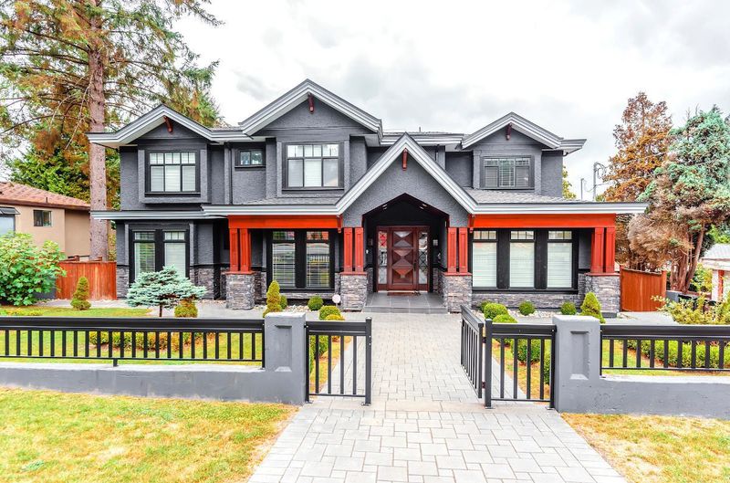 8 Home Exterior Mistakes That Designers Want You To Quit Making - Decor Hint Chaotic Color Schemes