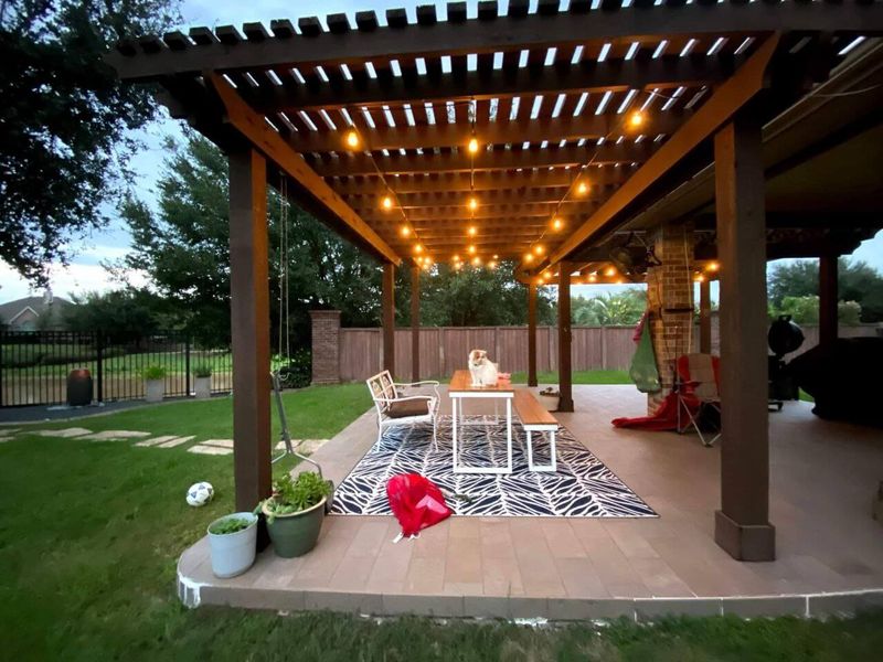 8 Outdoor Areas That Showcase Houston's Residential Character - Decor Hint Pergola-Shaded Seating Areas