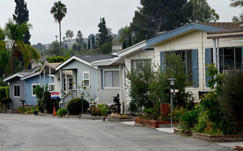 8 Value-Tanking Homes Of 2025, And 3 That Are Just As Hopeless - Decor Hint Mobile Homes With No Land Ownership