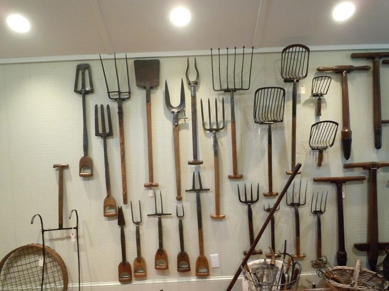 11 Gorgeous Garden Wall Decorating Ideas For A Perfect Outdoor Space - Decor Hint Repurposed Garden Tool Display