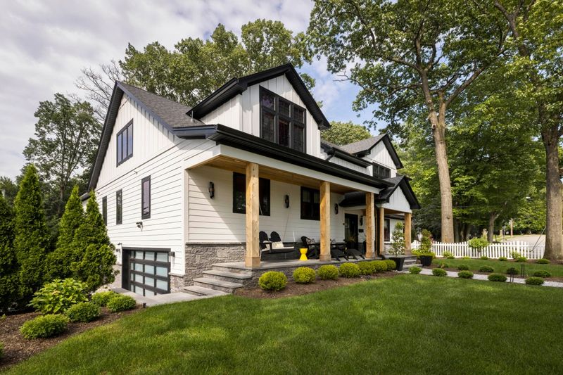 8 Home Styles Losing Popularity In Long Beach By 2025 And 9 Likely To See Big Gains - Decor Hint Eco-friendly Modern Farmhouse