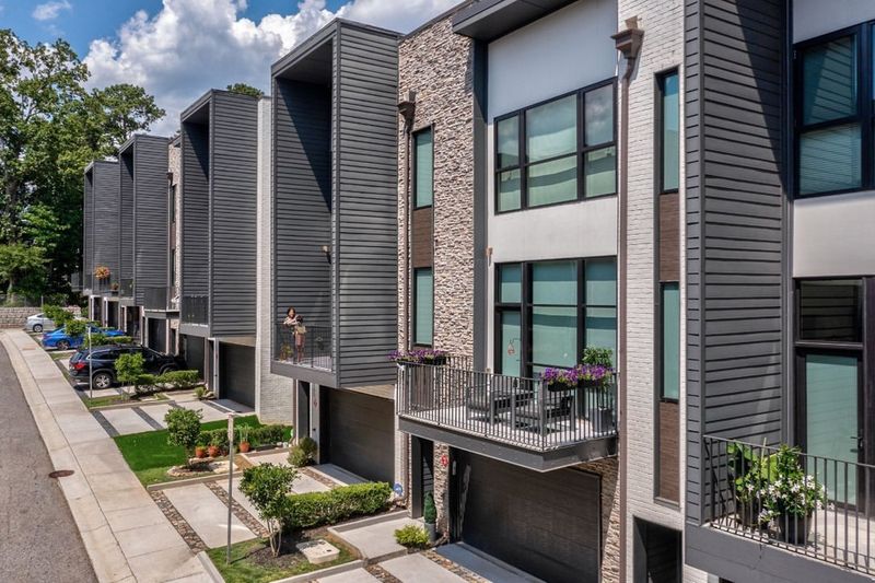 6 Types Of Homes In Georgia Expected To Lose Value By End Of 2025 (And 7 To Outperform) - Decor Hint Townhomes In Walkable Neighborhoods