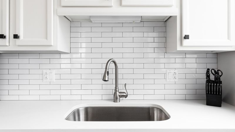 10 Kitchen Items That Drain Charm From Tennessee Homes (And 9 Stunning Upgrades Designers Swear By To Transform Your Space) - Decor Hint Characterless White Subway Tile