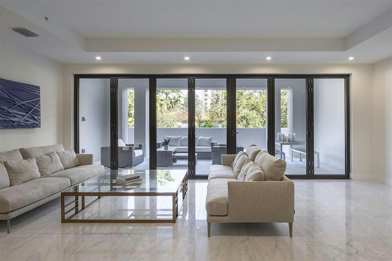 Hurricane-Resistant Glass Features