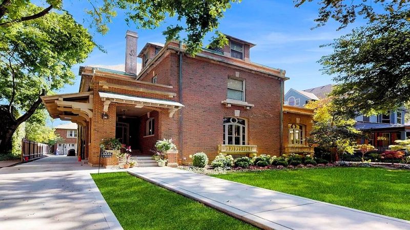 A 1904 Chicago Collegiate Gothic Gem With Coach House, Restored Marble And Historic Charm - Decor Hint Market Details