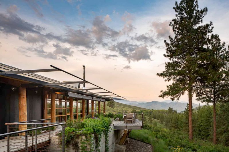 12 Of The Best Mountain-Style House Plans Combining Rustic And Contemporary Design - Decor Hint Eco-Conscious Mountain Retreat