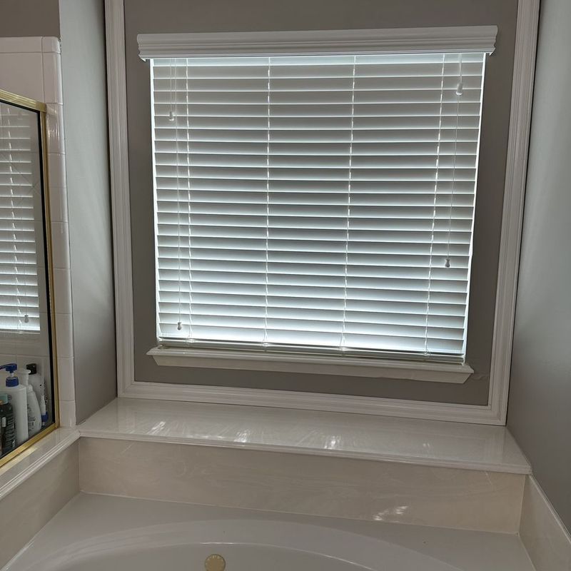 Stagers Share 13 Mistakes That Make Your Home Look Cheap (Plus What Makes It Look Bad On Top Of That) - Decor Hint Cheap Blinds and Bent Mini-Blinds