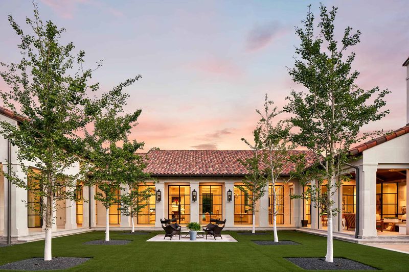 10 Timeless Decorating Styles You'll Still Find In Texas Homes - Decor Hint Hacienda Luxury