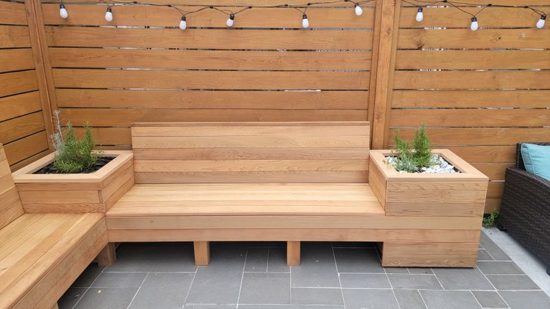 Create A Lush Escape 23 Gorgeous Designs For Small Backyards - Decor Hint Built-In Bench Planters