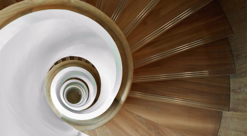 18 Photos That Show Inside A Mansion That Belonged To One Of America’s Wealthiest Families - Decor Hint Grand Spiral Staircase in the Main Foyer