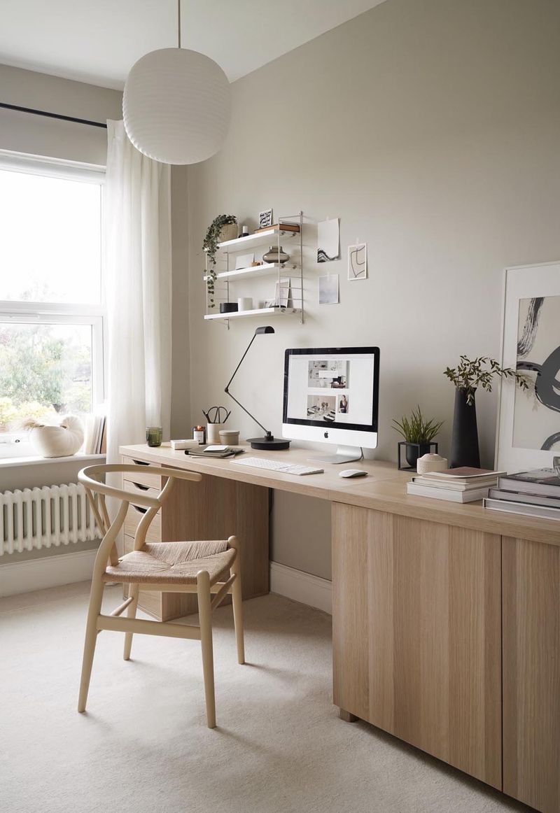 18 Desk Setup Tips For Better Work-Life Balance - Decor Hint Opt for a Minimalist Desk to Reduce Clutter