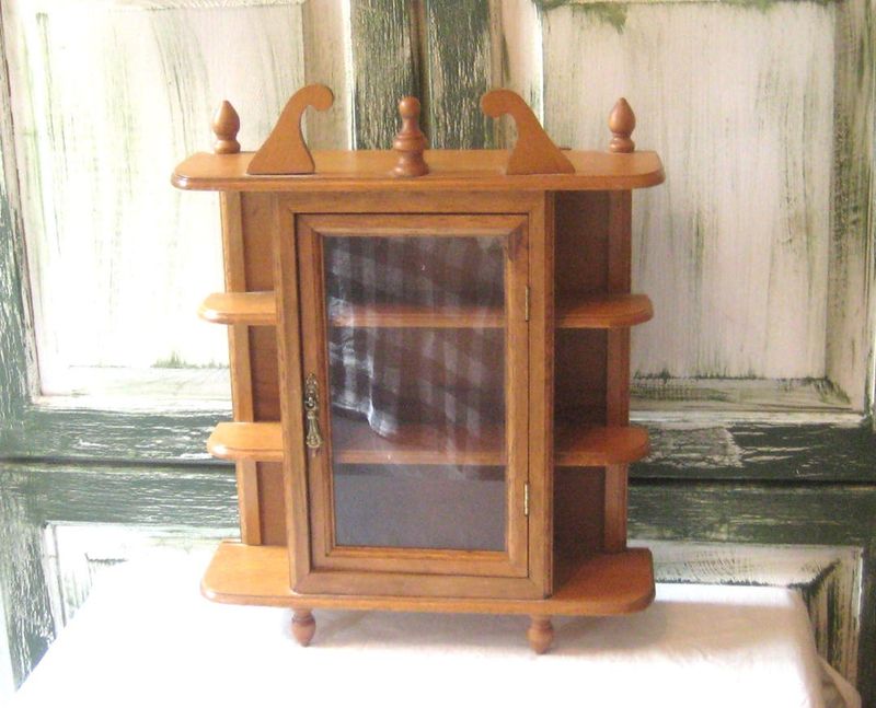 7 Antiques Georgia Experts Say Are Worthless - And 7 They'd Never Touch - Decor Hint Curio Cabinets From The 1990s