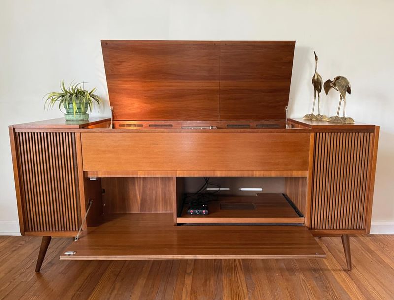 Vintage Finds That Show Kansas Furniture Trends Never Go Out Of Style - Decor Hint Walnut Mid-Century Console Stereos