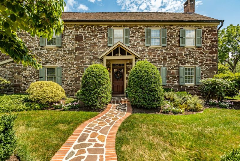 7 Heritage-Inspired Curb Appeal Ideas From Pennsylvania Homes - Decor Hint Heritage-Inspired Landscaping Elements