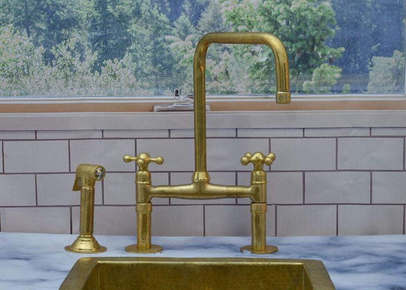 22 Traditional Kitchen Trends That Are Becoming More Popular In Modern Homes - Decor Hint Bridge Faucets