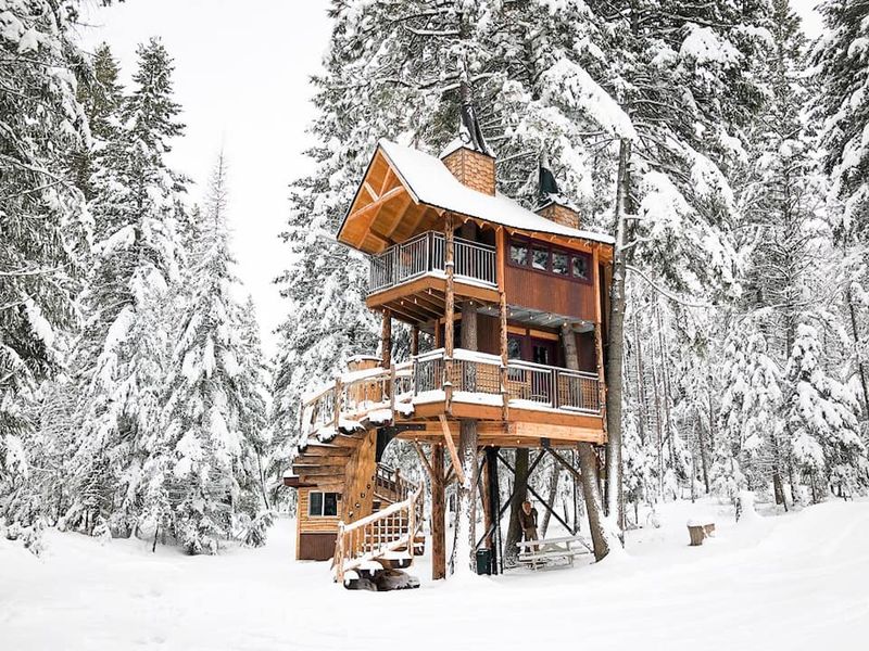 Montana Treehouse Retreat with Mountain Vistas