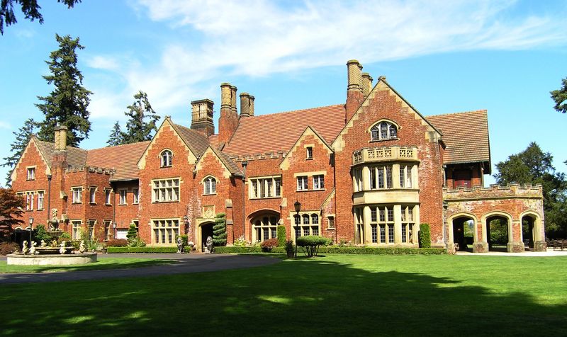 17 Majestic Ancestral Homes Forever Lost To Time - Decor Hint Manor of the Starry Veil
