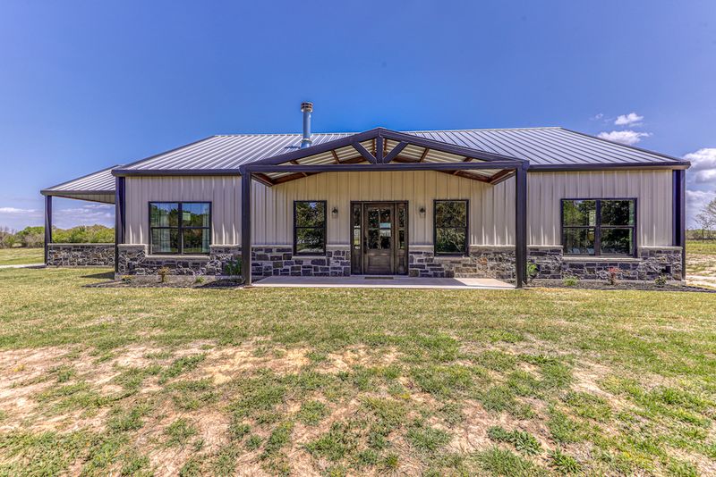 What Makes Texas Homes So Unique? 10 Signature Design Features - Decor Hint Barndominium Innovations