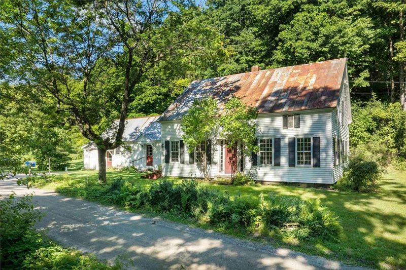 9 Vintage Houses That Still Look Exactly Like They Did Years Ago - Decor Hint 19th‑Century Clapboard House: Rural Simplicity