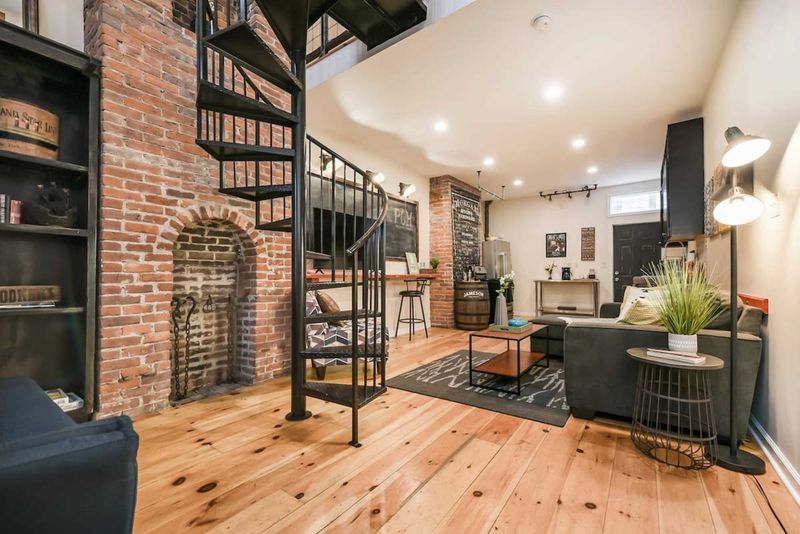 What's In And What's Over: 10 Long-Lasting PA Decorating Trends And 3 That Miss The Mark - Decor Hint Exposed Brick Walls (In)