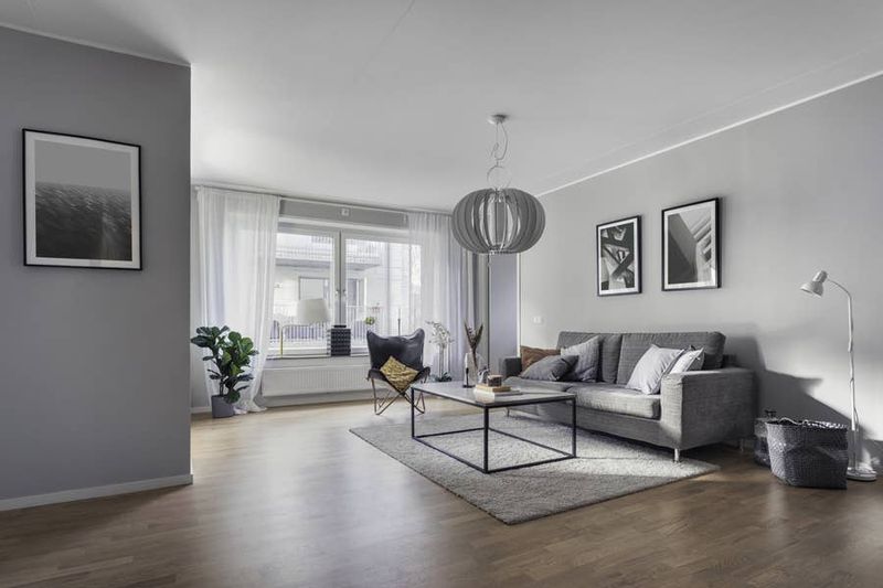 Grey Walls / 