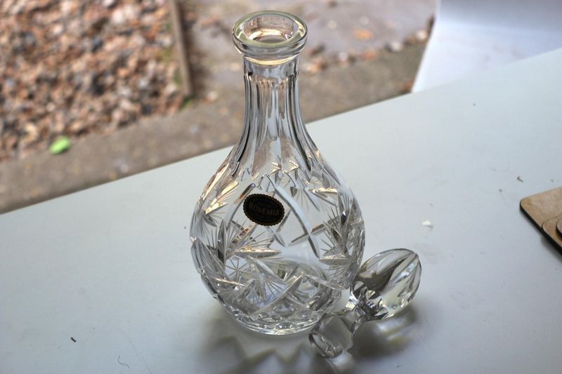 9 Vintage And Antique Decor Pieces You Should Avoid Having In Your Home And 9 To Own Instead - Decor Hint Avoid: Lead Crystal Decanters