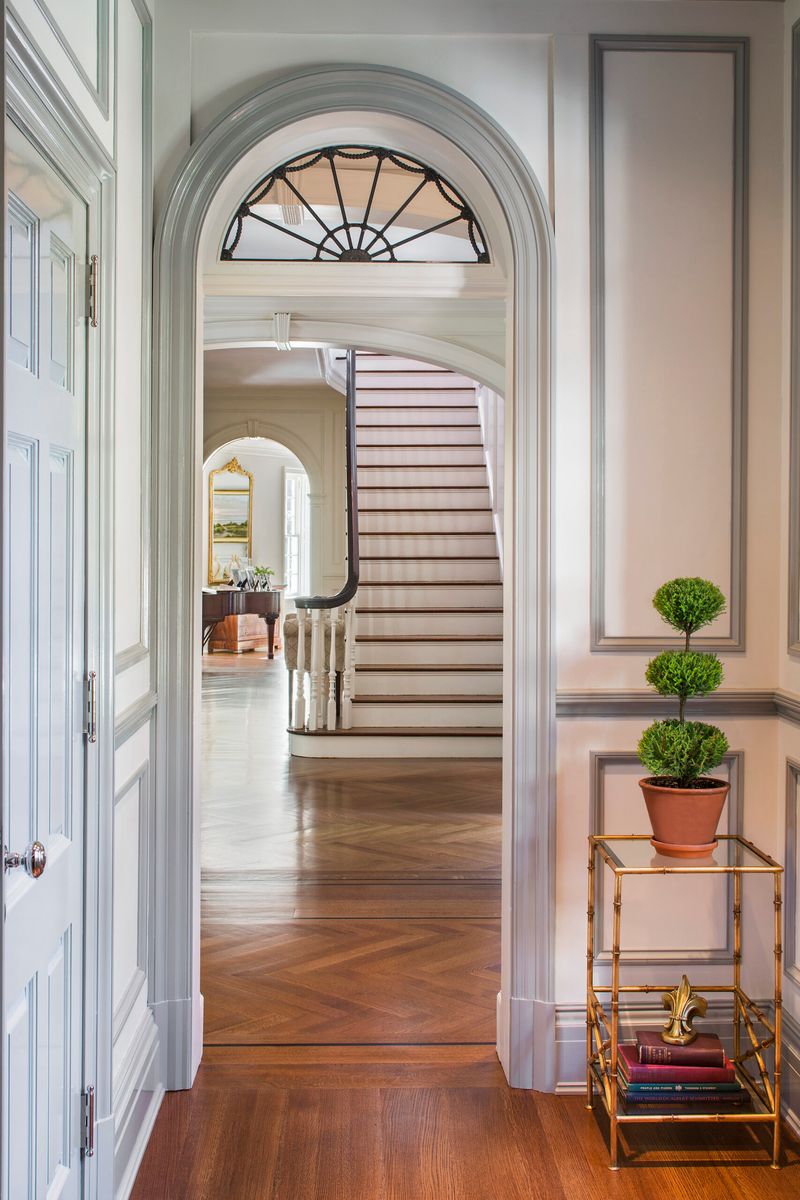 16 Must-See Features Inside This Stunning Connecticut Georgian Colonial - Decor Hint Ornate Crown Molding