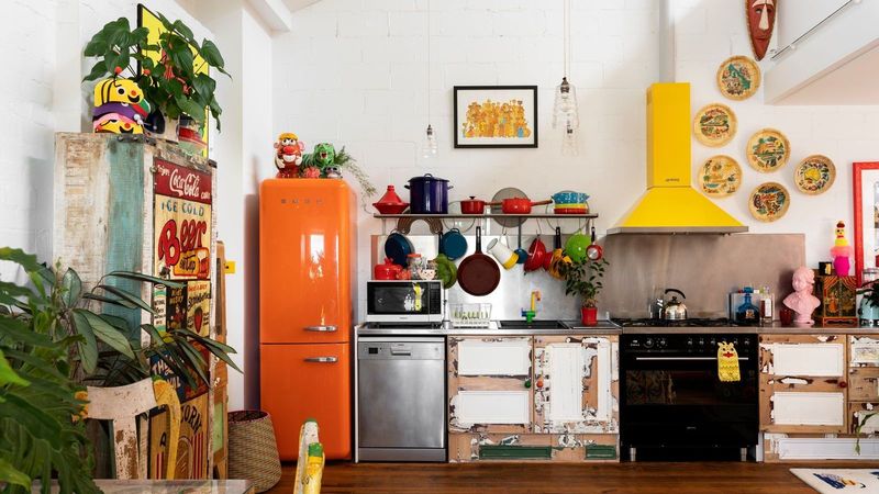 6 Kitchen Items That Bring Down Your Look And 6 That Instantly Upgrade It, According To Designers - Decor Hint Outdated Appliances With Mismatched Finishes