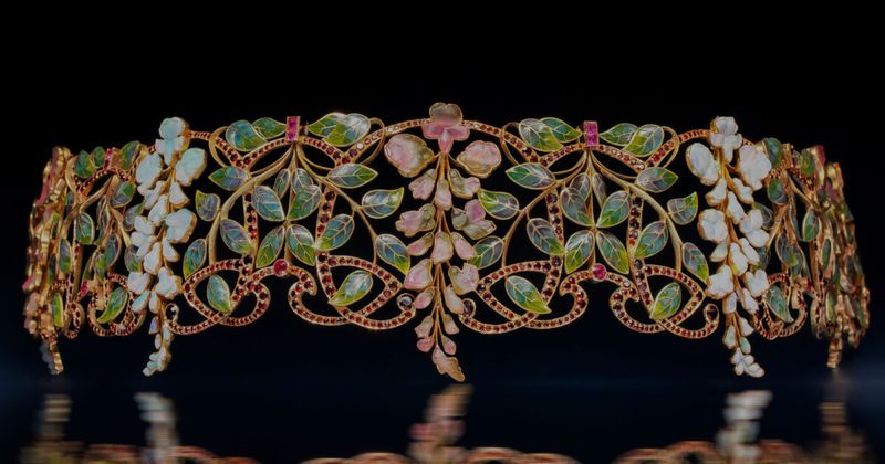 Score Big On 14 Rare 1900s Finds Discovered In Virginia's Dusty Attics - Decor Hint Antique Jewelry Pieces