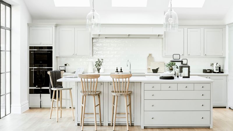 6 Kitchen Styles Losing Popularity And 2 That Remain Design Staples - Decor Hint All-White Kitchens