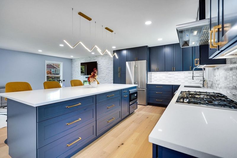 8 Kitchen Colors That Are Coming Back In 2025 And 10 That Are Already Trending - Decor Hint Navy Blue (Currently Trending)