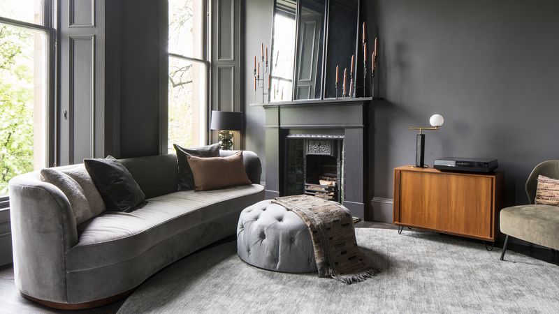 6 Paint Shades Pros Warn Against - And One That Surprisingly Makes The List - Decor Hint Dark Charcoal Grays