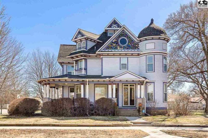 7 Kansas-Rooted Home Styles That Still Make A Lasting First Impression - Decor Hint Ornate Trimwork In Victorian-Era Residences