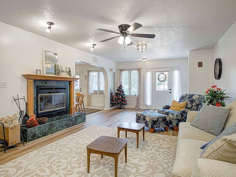 Indiana Home Trends: 4 Property Types Losing Value, 4 Set To Grow - Decor Hint Properties With Home Office Potential