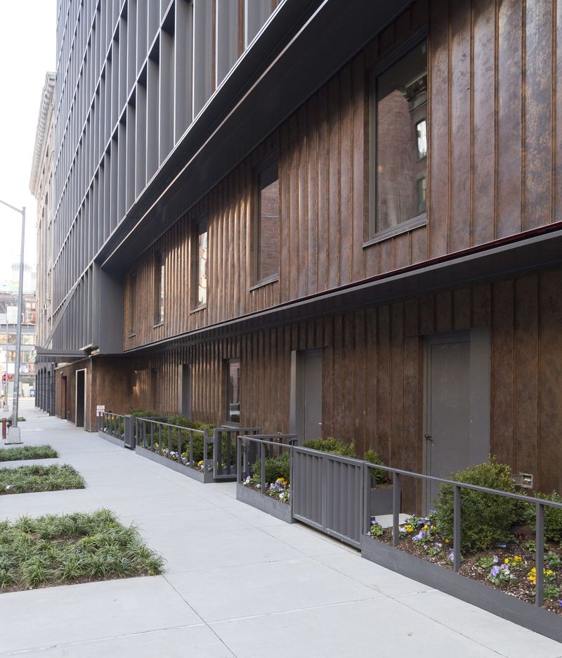 13 Fresh Urban Facade Ideas Spotted Around New York City Lofts - Decor Hint Mixed Material Panels