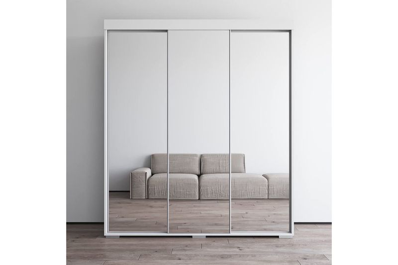 5 Home Features Alpharetta Buyers Are Starting To Avoid + 7 They Have Already Skipped - Decor Hint Mirrored Closet Doors