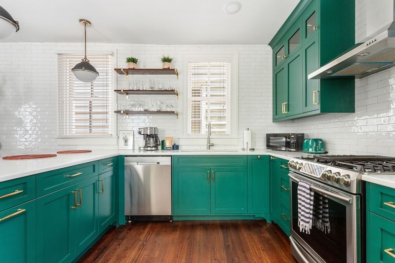 7 Kitchen Colors That Can Drag Down The Mood In College Park Homes (And 3 That Already Do) - Decor Hint Mint Green