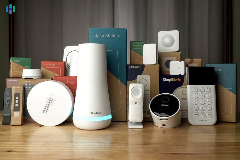 12 Household Items To Ditch After 60 And 7 You Shouldn't Have Had In The First Place - Decor Hint Complex Electronic Gadgets