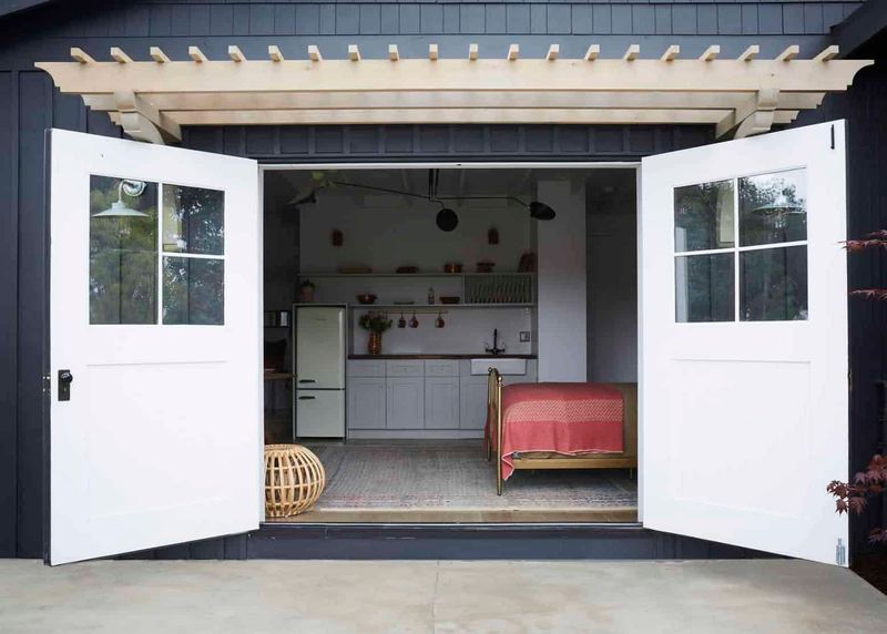 6 Modern Features Syracuse Buyers Are Starting To Avoid + 3 They've Always Skipped - Decor Hint Converted Garages As Living Space