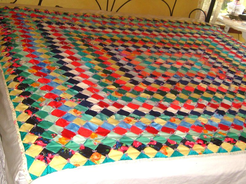 7 Antique Pieces That Elevate Any Southern Farmhouse Interior - Decor Hint Handcrafted Quilts